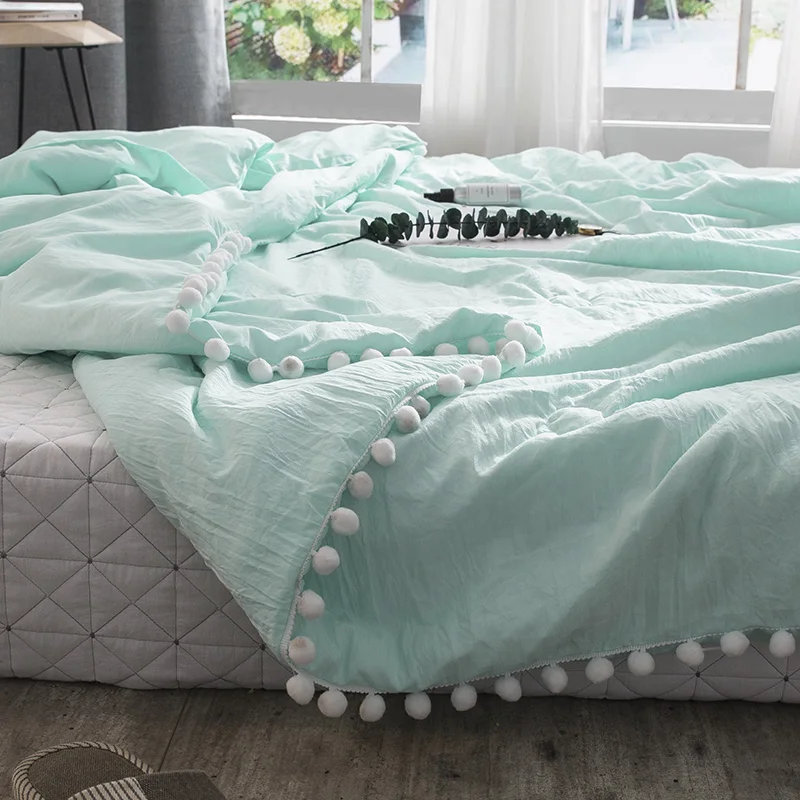 Japan Style Super Soft Summer Quilts With Lace Solid Color Mechanical Wash Hotel Comforters For Bed