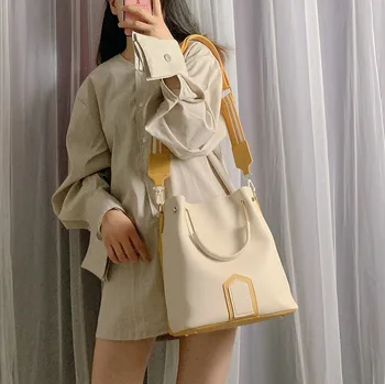 

Single shoulder bag for women 2020 New fashion Korean fashion wide shoulder strap cross-body bag large capacity bucket bag