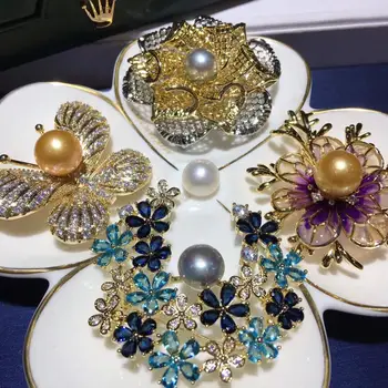 

Christmas Gifts Copper Plated 4 pieces of Brooches with Natural Fresh Water Golden Pearl Brooches
