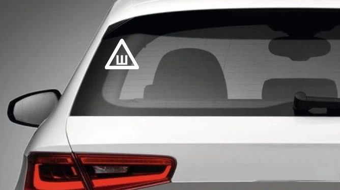 Перевернутая буква окруженная треугольниками автомобильные наклейки для окна