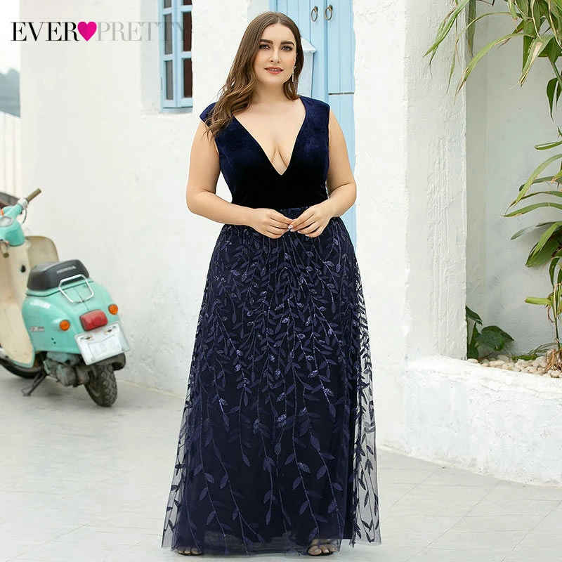 Блестящие вечерние платья-трапеции из фатина темно-синего цвета |