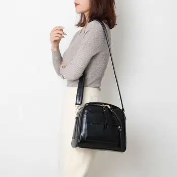 

2019 new school style small square bagAAA309