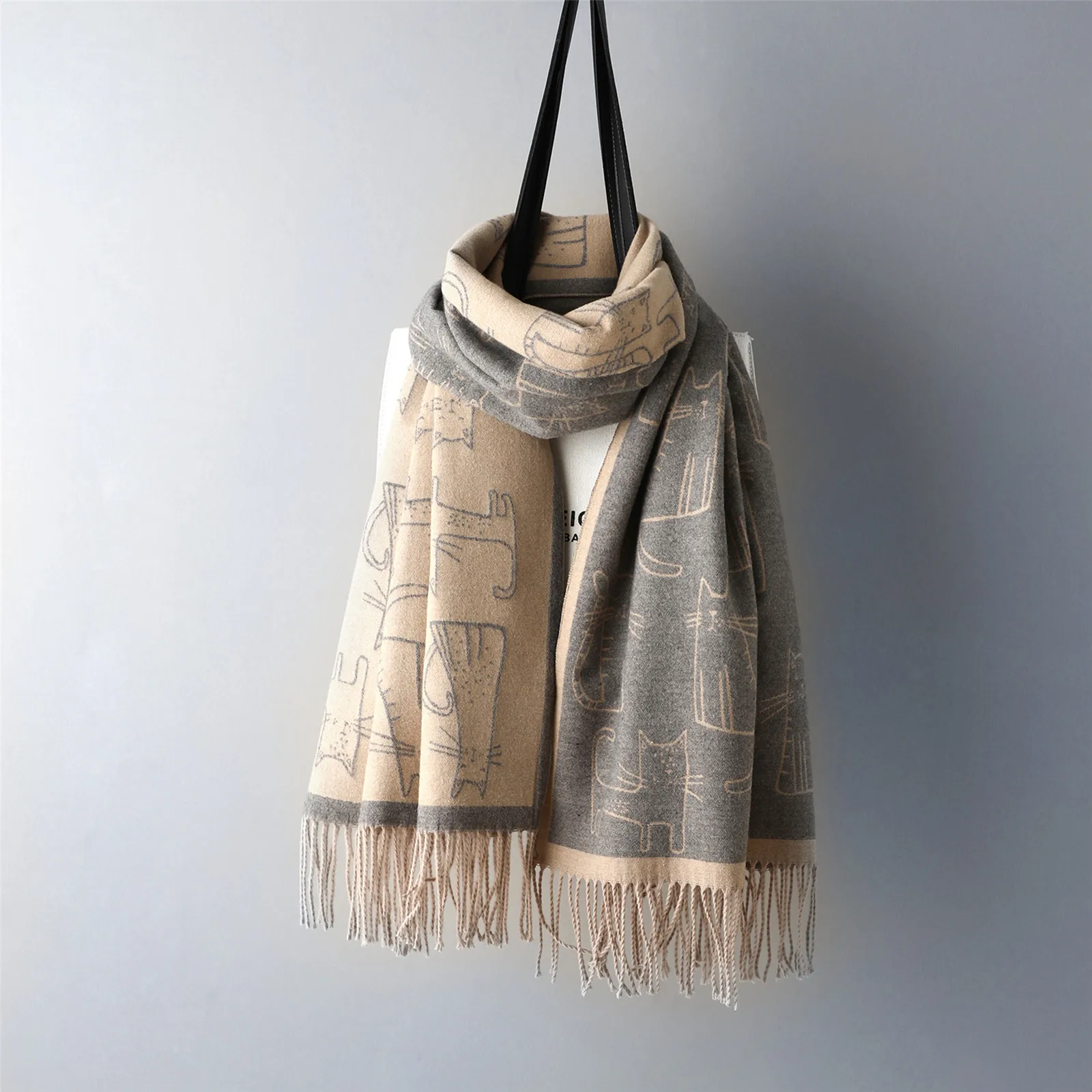 

Korean version of the new autumn and winter warmth fringe lady's shawl cartoon cute cat two-sided collision color warmth scarf