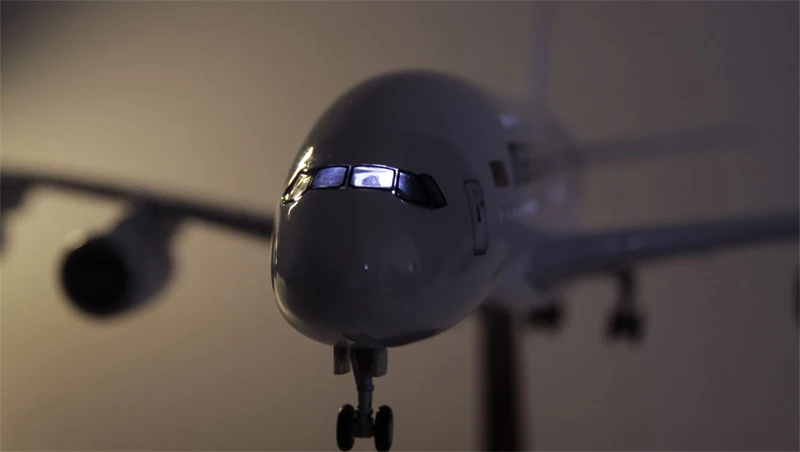 1/160 масштаб 50,5 см самолет Аэробус A380 малайзийская авиакомпания Модель W светильник и колесо литой пластик Смола самолет ребенок подарок коллекция