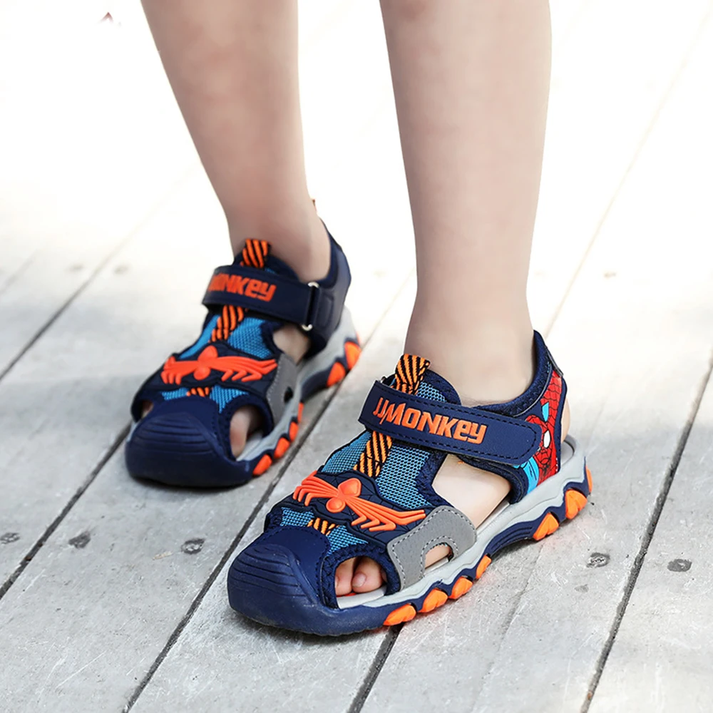 Корейская версия детской пляжной обуви с человеком-пауком классные сандалии новые летние мужские сандалии трех цветов большая детская обувь