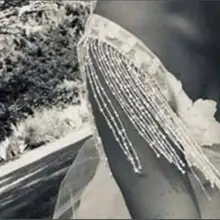 Кружевное платье на бретельках