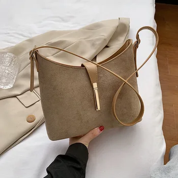 

Brand Original Design 2020 New Autumn And Winter Fresh Fashion Underarm Bag Lock Shoulder Messenger Bag