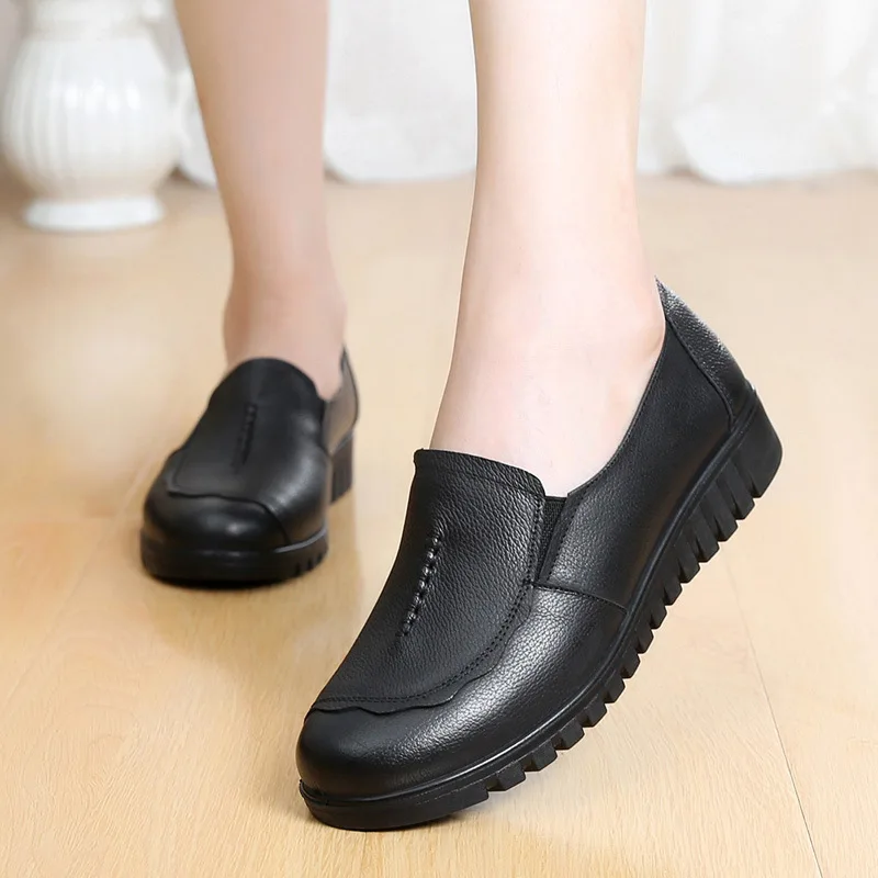 

New Style Mom Shoes Genuine Leather Soft Bottom Shoes Middle-aged WOMEN'S Shoes Flat Middle-aged Old Man Grandma Shoes