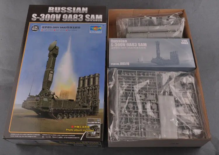 

1/35 Trumpeter 09519 Russian Army S-300V 9A83 SAM Missile Launcher Tank Vehicle Model Car Kits to Build Toys TH11299-SMT6