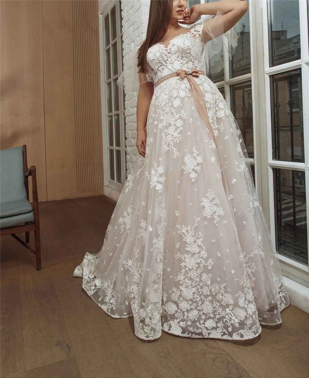 Романтические цветы аппликации цвета слоновой кости Vestido De Novia o-образным вырезом кепки рукава Иллюзия лента с бантом кружева свадебные платья