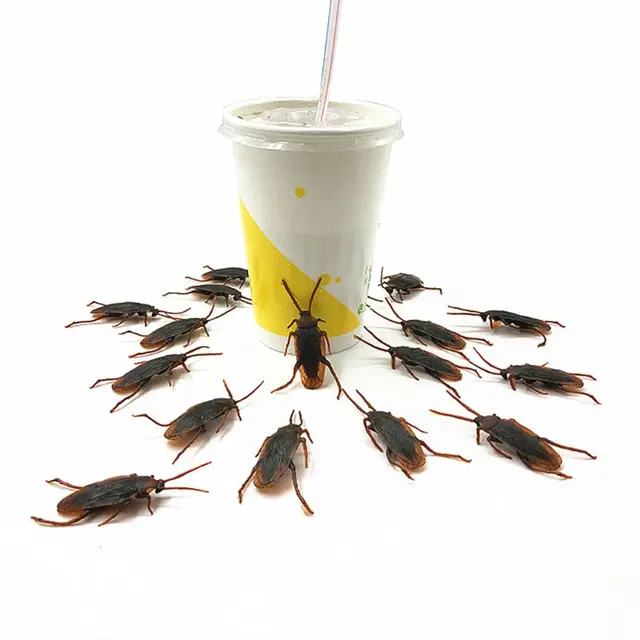 12Pcs Lifelike Cockroaches Toy Halloween Gadget Gags Practical Jokes Toys Plastic Bugs L4MC 3
