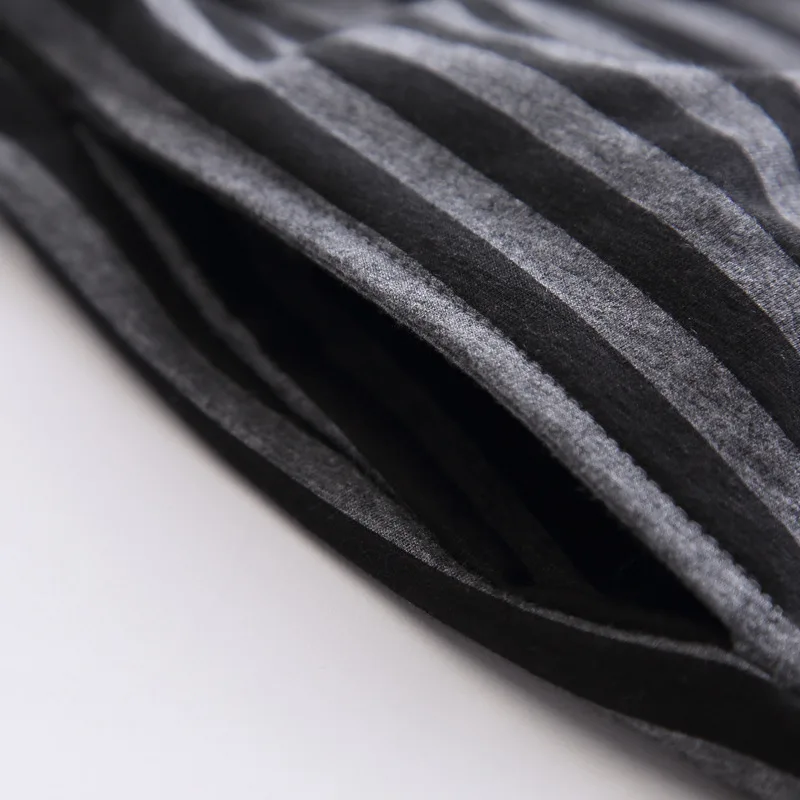 Gray pijama hombre Pajamas men's spring autumn modal Cotton V-neck long-sleeved striped loose Fit Super Soft Suit Underwear Gray pijama hombre Pajamas men's spring autumn modal Cotton V-neck long-sleeved striped loose Fit Super Soft Suit Underwear