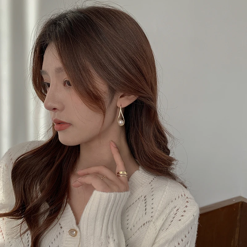Hochwertige exquisite geometrische baumelnde Ohrringe für Frauen 2025, koreanischer Modeschmuck, luxuriöse Gothic-Party-Mädchen-Perlenohrringe – Detail 5