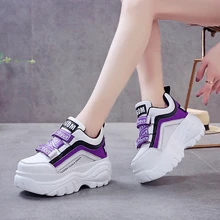 Женская обувь для бега на толстой подошве; Цвет фиолетовый, белый; спортивная обувь; кроссовки для бега, ходьбы; 7 см; визуально увеличивающая рост черная обувь на массивном каблуке