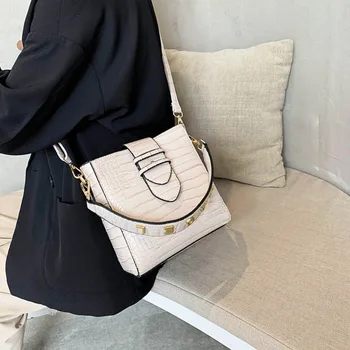 

Crocodile pattern women's bag metal letter handbag fashion one-shoulder bag embossed bucket bag oblique shoulder bag