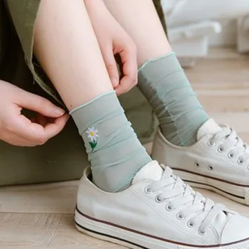 

2020 Spring Summer New Embroidery Small Flower Bunching Socks Fashion Sweet Cute Middle Tube Stockings Gauze Cotton Funny Socks