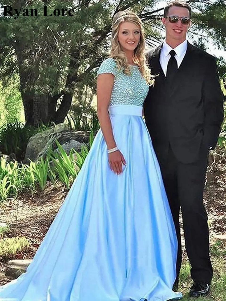 

Light Blue Beading Crystal Evening Dresses 2020 Women Prom Gowns Elegant Short Sleeves Party Night Vestidos Long Robe De Soiree