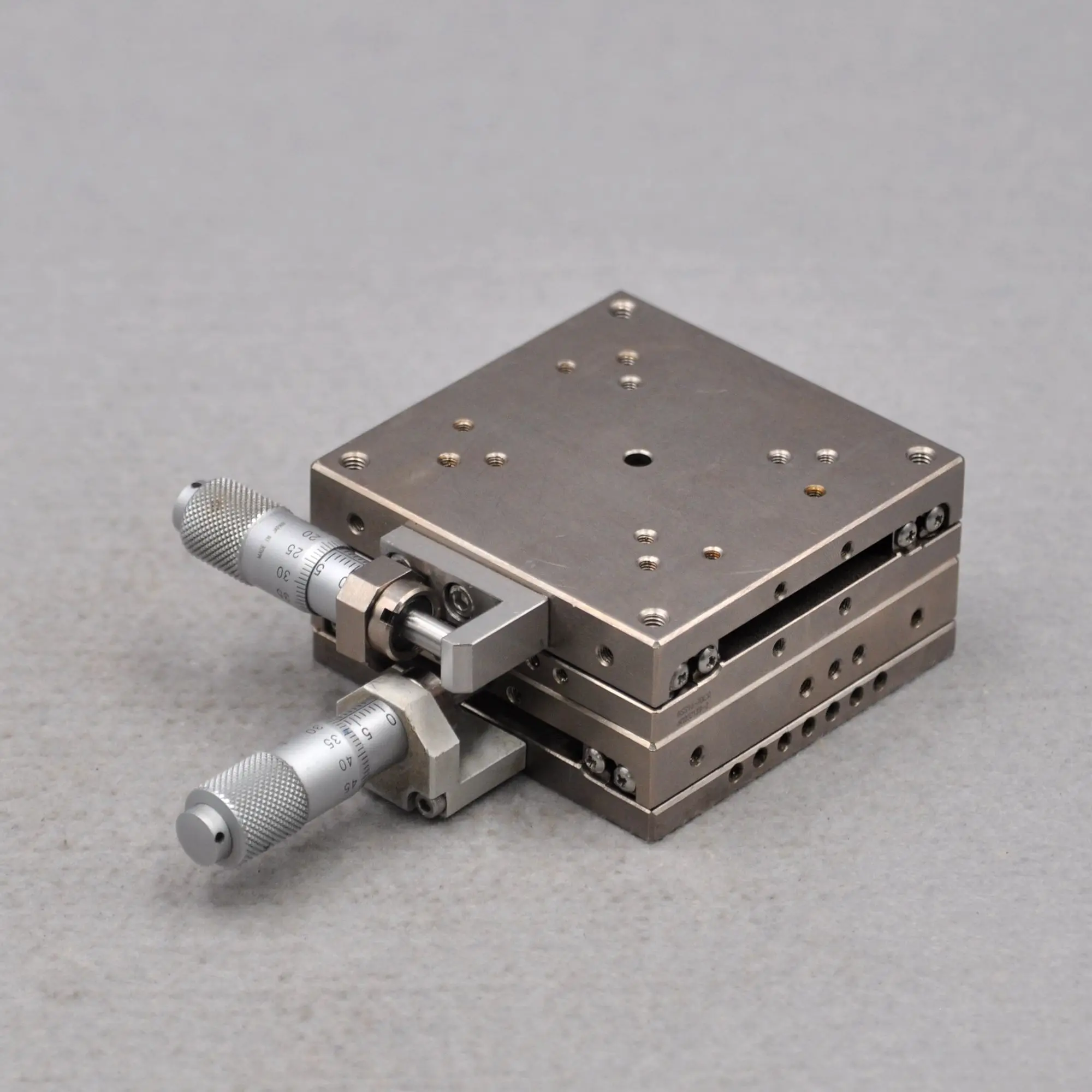 

BSS16-70CR BSS16-70A SURUGA SEIKI optical manual XY axis precision cross roller guide rail displacement slide