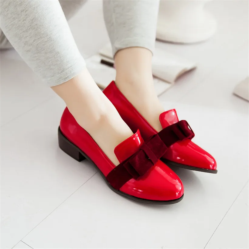 Большие размеры 48; женские лоферы из лакированной кожи с круглым носком; элегантная обувь на плоской подошве; красные повседневные офисные Мокасины без застежки с бантом; модельные женские туфли - Цвет: Red