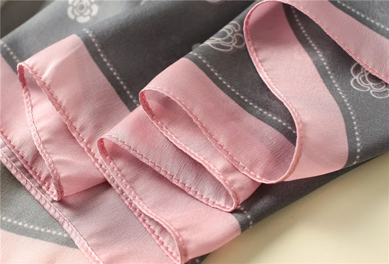 4966973636_2070773686