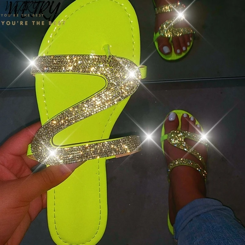 

In 2020 new women fashion wild beach flip flop bright diamond flat bottom outdoor wild student sandals Bling slippers