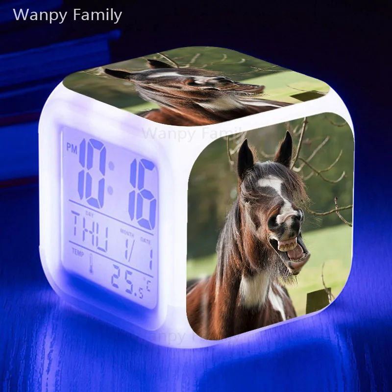 Будильник с бегущей лошадкой, 7 часов, светящийся светодиодный, меняющий цвет, цифровой будильник для детей, подарок на день рождения, многофункциональные электронные часы - Цвет: Светло-зеленый