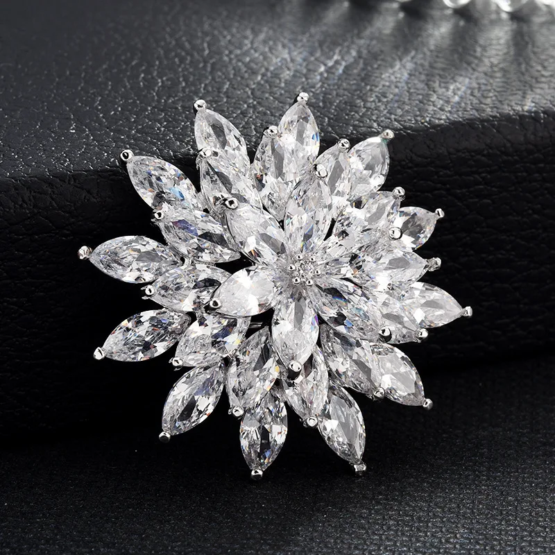 

Hot Sales Temperment Zircon Flower Brooch Women's Versatile Crystal Flower Brooch Suit Overcoat Shawl Corsage Accessories