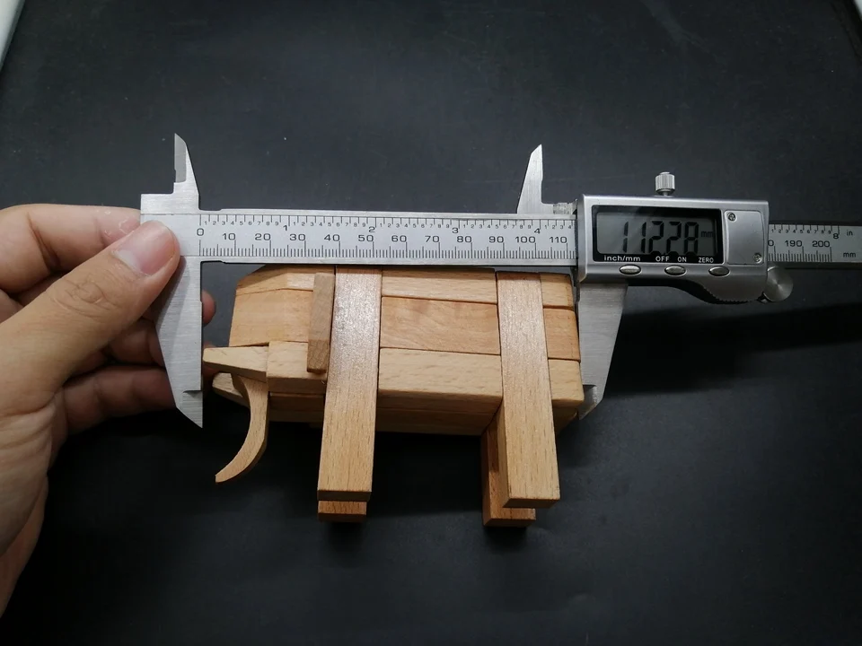 Игрушка слон Kong Ming Lock