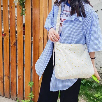 

Women Canvas Shoulder Bags Embossed Daisy Design Handbag Casual Shopping Bag/Messenger Bag for Girls