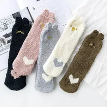 Новинка; женские коралловые носки; бархатные носки с вышивкой; сезон осень-зима; домашние модели с милыми когтями; Дышащие носки-тапочки с ушками для сна