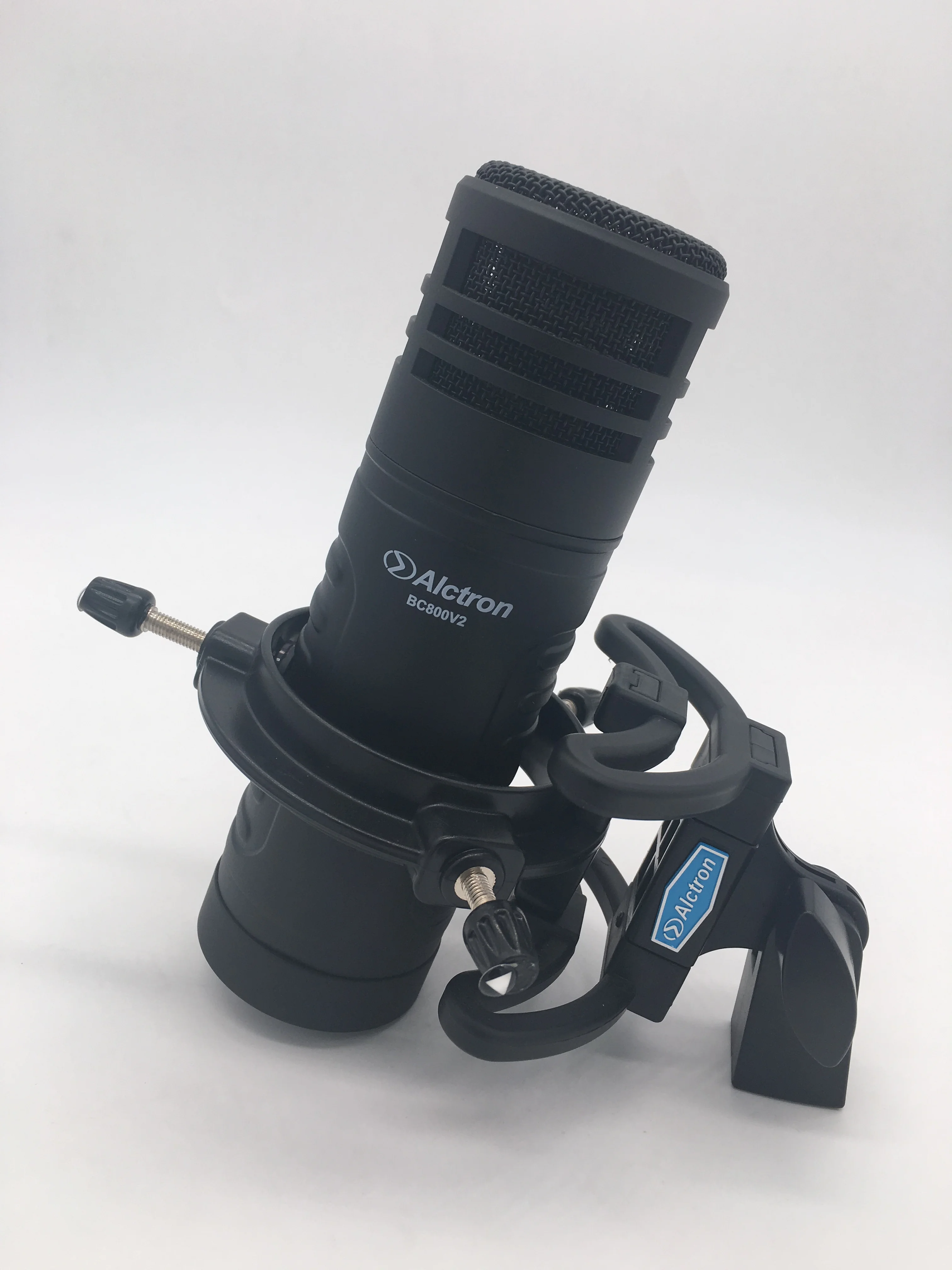 Alctron BC800V2 динамический микрофон для трансляции используемый в записи вокала
