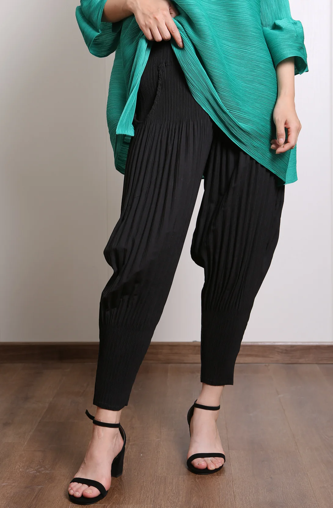 

Women's Loose Plus Size Small Feet Wrinkled Radish Pants Front And Back Casual Pants