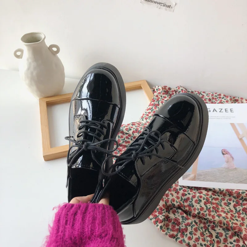 

Shoes Woman 2019 Round Toe Designer Brand Luxury Women Casual Female Sneakers Clogs Platform British Style All-Match Flats