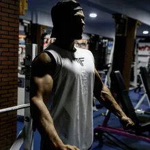 Бренд полиэстер большой Размеры Летняя мужская одежда топы с бретельками и черный, белый цвет синглеты без рукавов Мужская Спортивная майка тренажерные залы