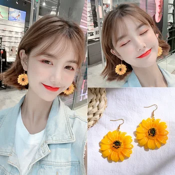 

Yellow earring 2020 new fashion eardrop female Korean temperament joker web celebrity flowers exaggerated product earring