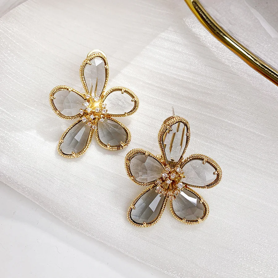 

Exaggerated Crystal Flower Stud Earrings New Trendy Fashion Cute Statement Earrings Womens Jewelry Charm Gift for Girl