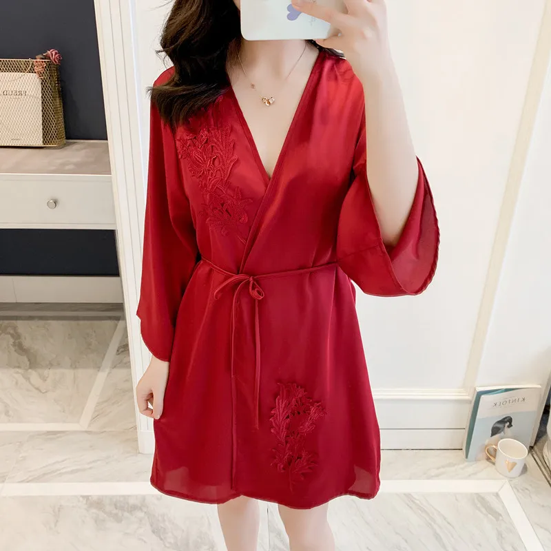 13275856579_1929359744