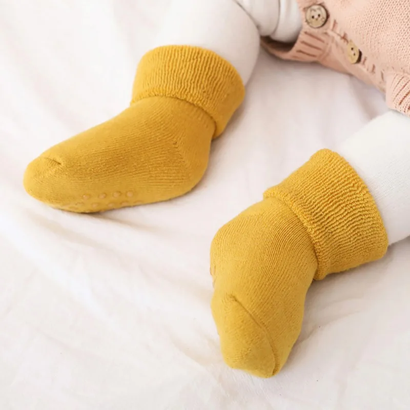 Носки для малышей; однотонные Короткие хлопковые нескользящие носки ярких цветов для малышей; теплые зимние носки для малышей