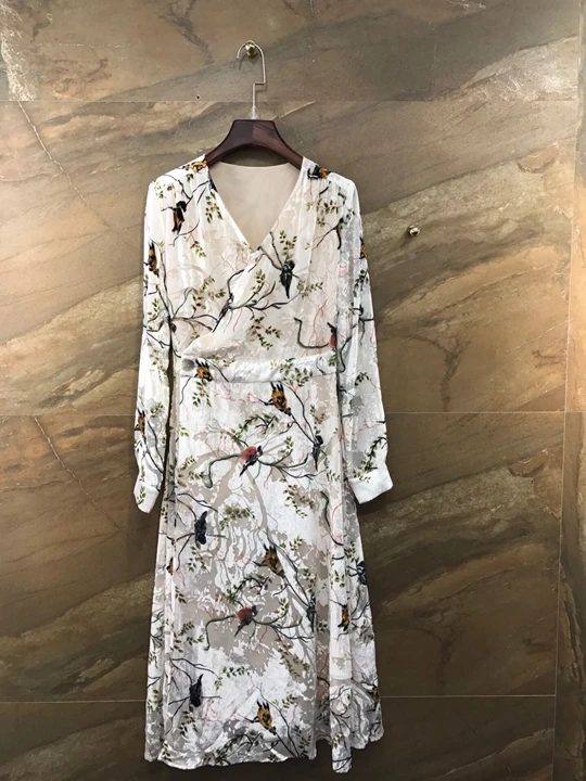 

2019 Early autumn new women's wear V-neck velvet irregular pleat stitching printing long-sleeved dress 918