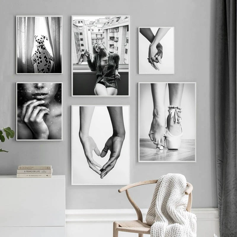 

Modern Fashion Lady Canvas Paintings Black and White Wall Art Ballet Girl Posters Hand In Hand Pictures for Interior Living Room