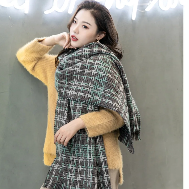 

South Korea East Japonicus Women's Scarf Fringed Gradient Contrast Color Scarf Warm Students Versatile Shawl Weaving New Style