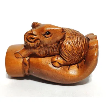 

Y6983 - 2" Hand Carved Boxwood Netsuke : Goat in Hand