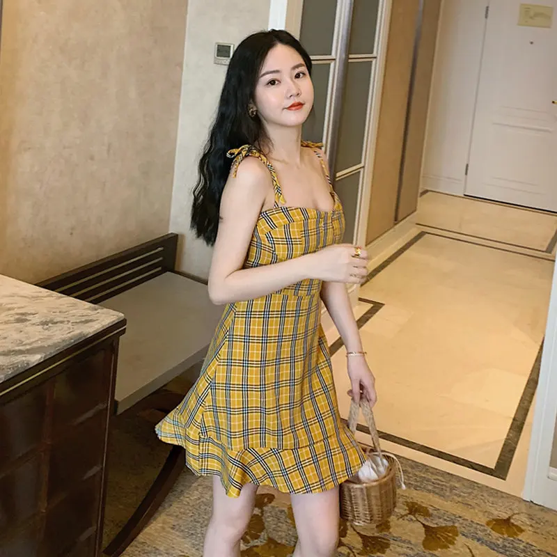 

Trend 2020 French Girly Style Yellow Plaid Bandage Cloth Waist Hugging Camisole Flounced Slimming One Piece