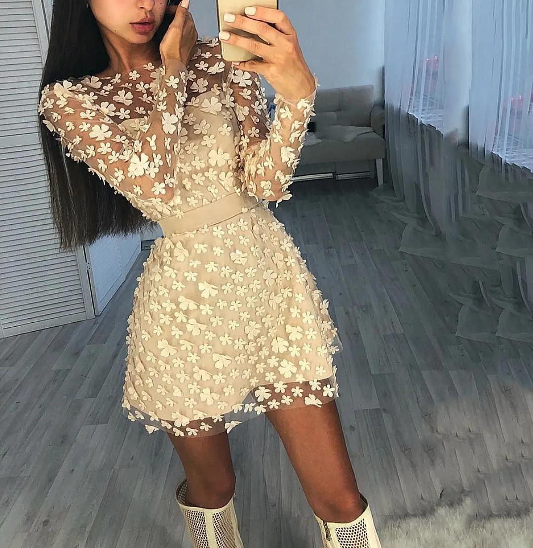 

2019 Women Summer Elegant Mini Dress Long Sleeve Floral Lace Dress Sexy Club Sexy Perspective Party Dress