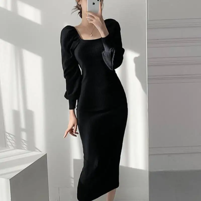 

Женское трикотажное платье-свитер с квадратным вырезом и длинным рукавом