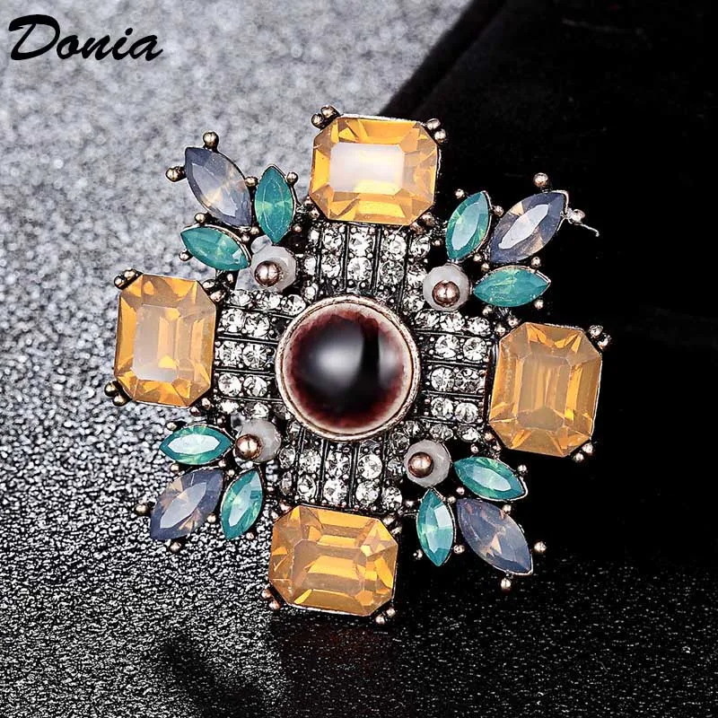 

Donia Jewelry Vintage Brown Rhinestone Butterfly Brooch Pin And Hijab Accessories Brand Insect Scarf Pin Fashion Hats bijoux