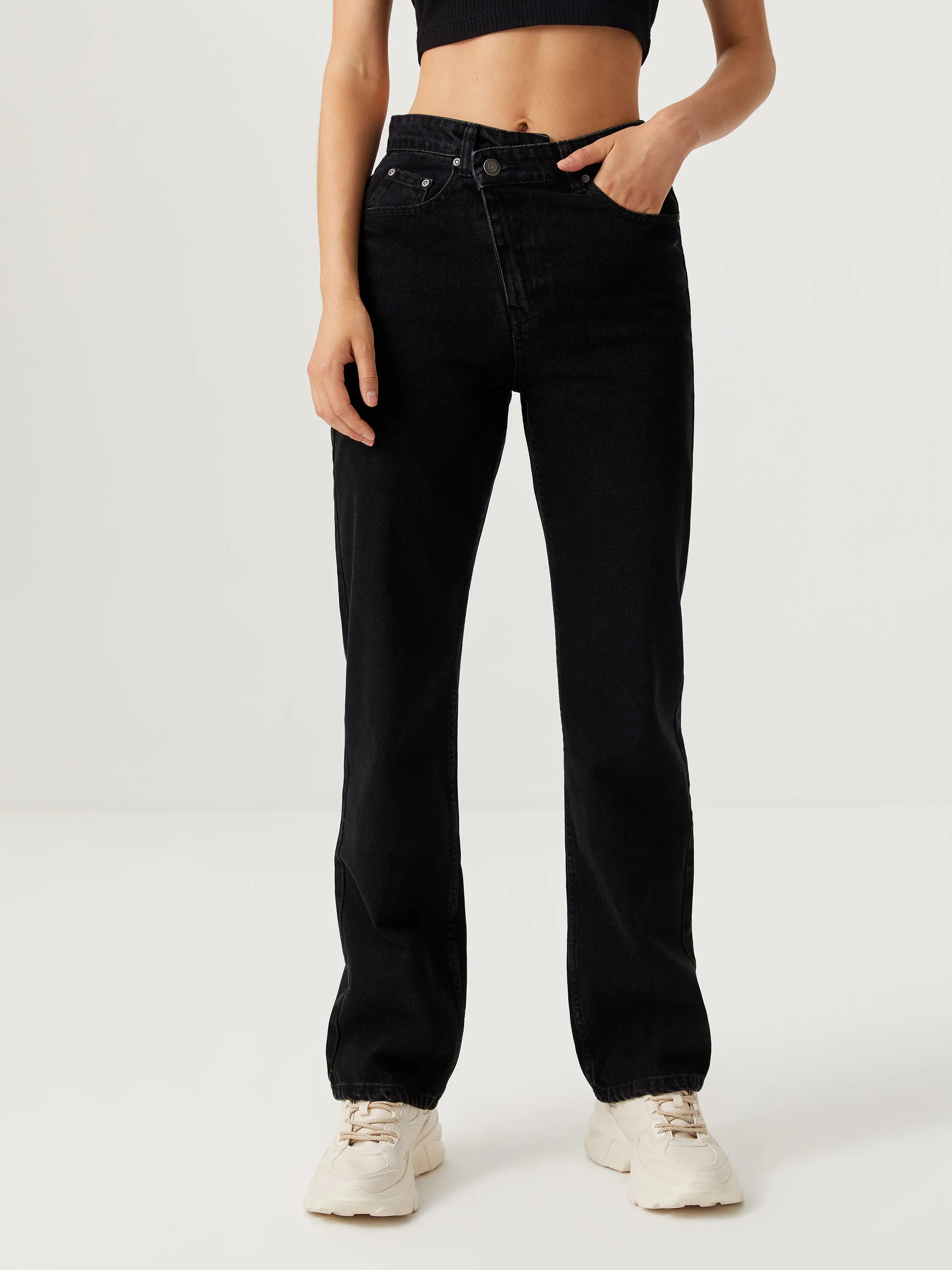 джинсовых брюк мужской косой карман. джинсы с застежкой наискосок. джинсы мужские косые карманы. джинсы вранглер хулиганы. косые джинсы.