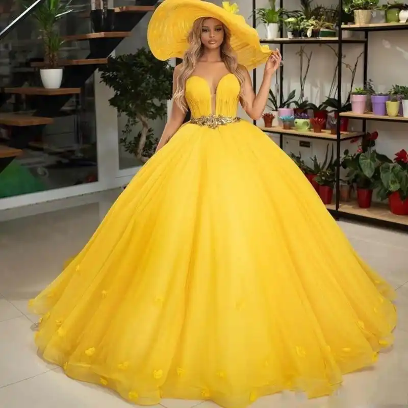 vestido de debutante amarelo