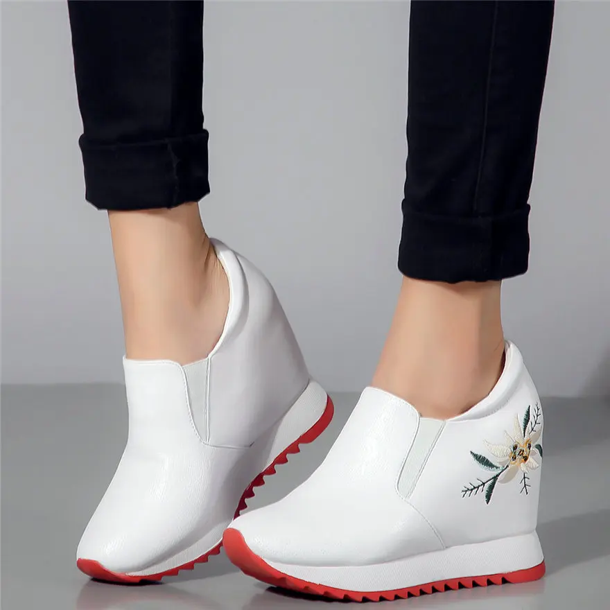 

2023 Trainers Women Genuine Leather Wedges Platform High Heel Ankle Boots Female Embroider Flowers Fashion Sneakers Casual Shoes