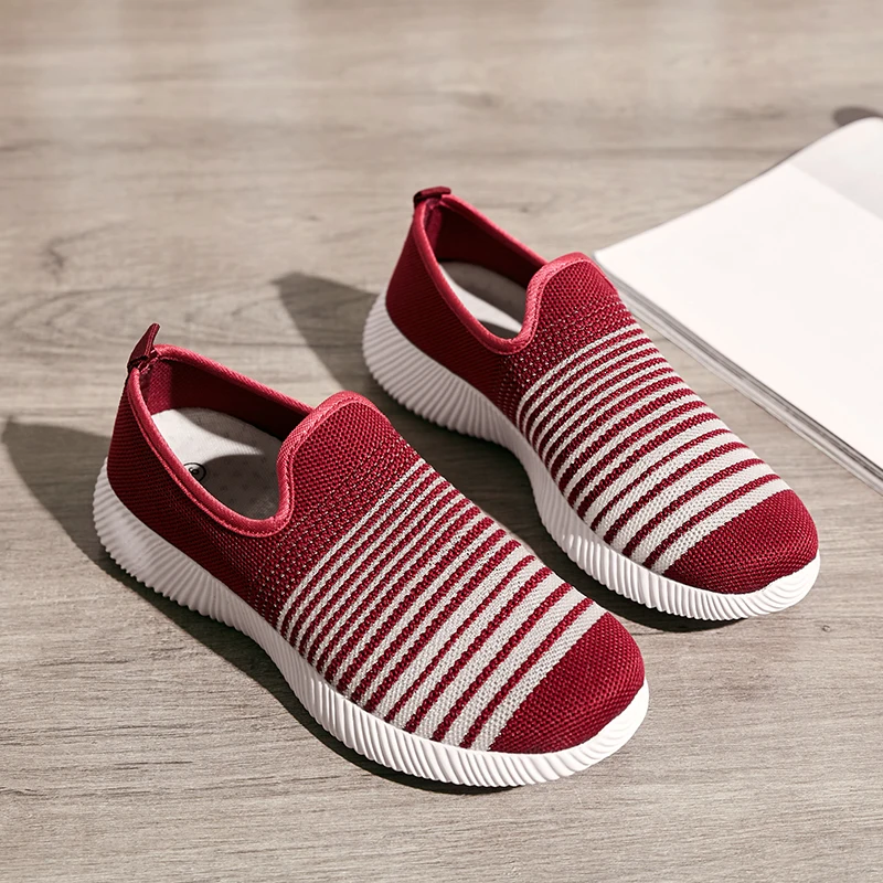 Ladies walking shoes fly-woven mesh breathable sneakers comfortable wear-resistant non-slip shoes lightweight jogging shoes
